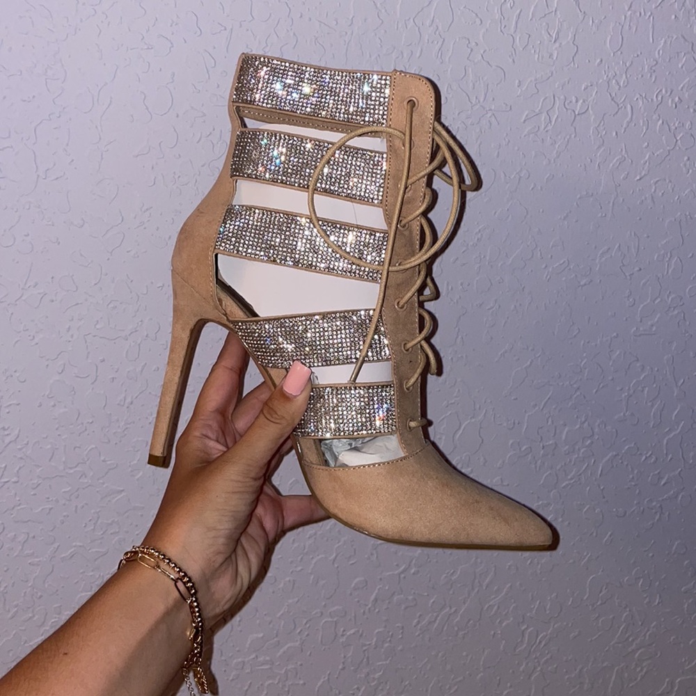 NWT Heels
